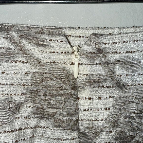 Ann Taylor Beige Floral Pencil Skirt Size 6 Petite Cream Romantic Floral Date - Picture 4 of 12